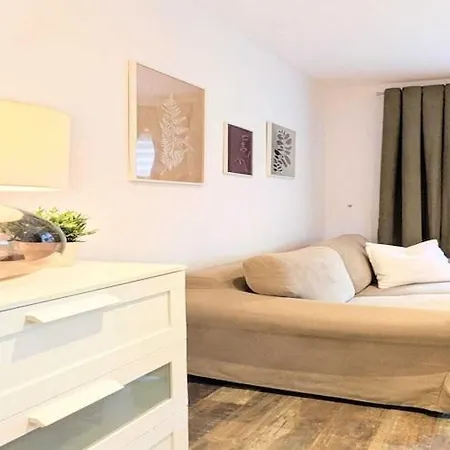 Comfortable For 10 People With A Private Sauna, 科沃布热格