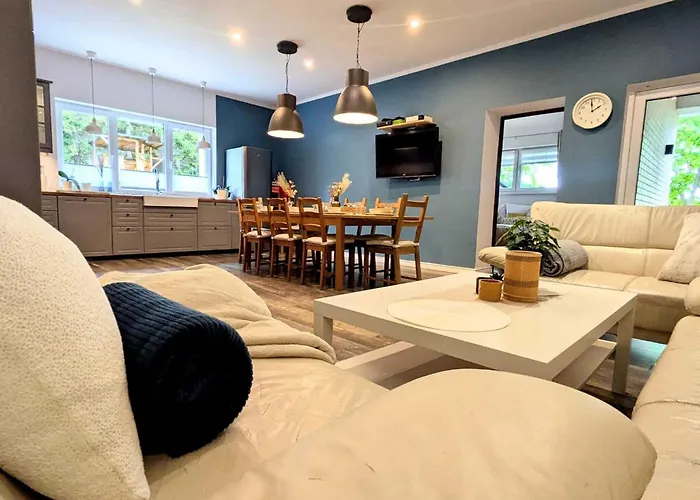 Comfortable For 10 People With A Private Sauna, Апартаменты Колобжег