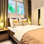 Comfortable For 10 People With A Private Sauna, Apartment *
